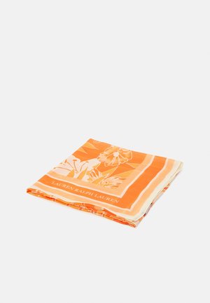 Foulard plié orange et crème à motif floral avec le texte Lauren Ralph Lauren sur un fond uni.