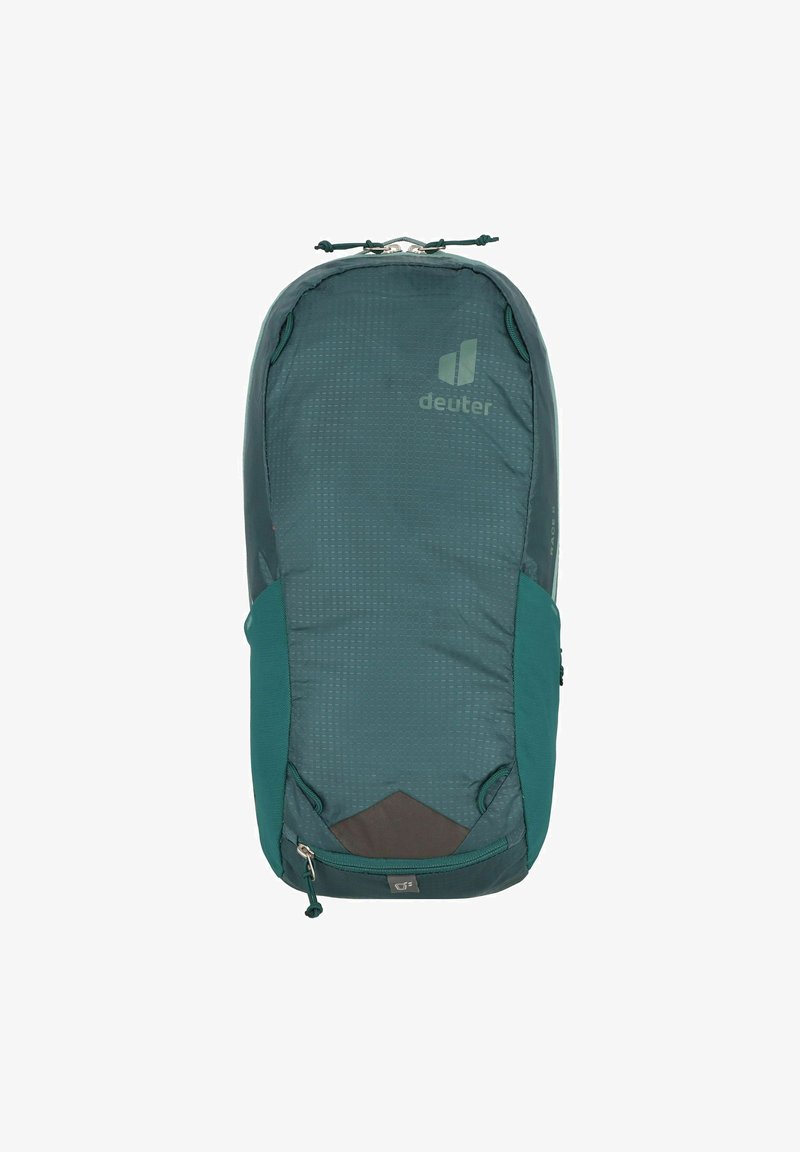 Grüner Stoff-Rucksack mit strukturierter Oberfläche, ausgestattet mit einem oberen Kordelzugverschluss, Seitentaschen und einem auf der Vorderseite aufgedruckten Logo.