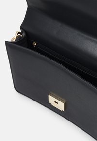 Steve Madden BINDIO - Kabelka - black