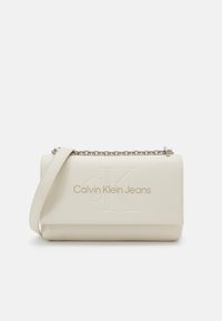 SCULPTED FLAP - Cross body bag - eggshell