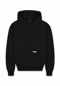 Schwarzer Hoodie mit einer Vorderseite-Tasche, gerippten Bündchen und Saum. Verfügt über eine gefütterte Kapuze und ein kleines Etikett an der Tasche. Hergestellt aus weichem Stoff.
