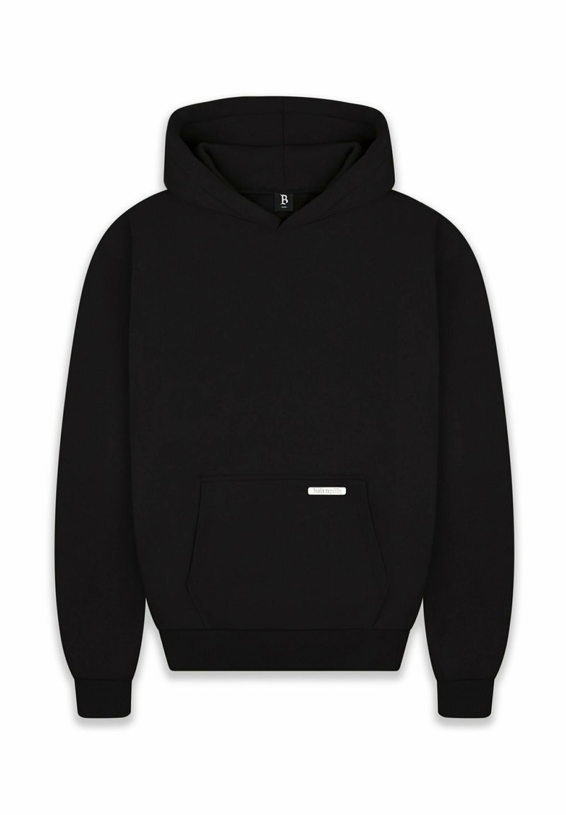 Schwarzer Hoodie mit einer Vorderseite-Tasche, gerippten Bündchen und Saum. Verfügt über eine gefütterte Kapuze und ein kleines Etikett an der Tasche. Hergestellt aus weichem Stoff.