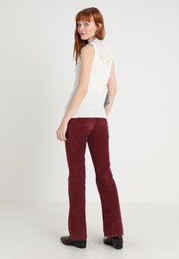 Rosemunde BENITA mleczny