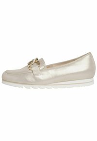 Metalisk beige loafer med rund tå, blank finish, gyldent hardware-accents og hvid gummisål med bølgemønster.