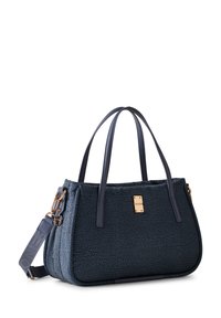 Borsa in navy testurizzata con due manici, dettagli in oro e tracolla removibile. Presenta una forma strutturata con un interno liscio.