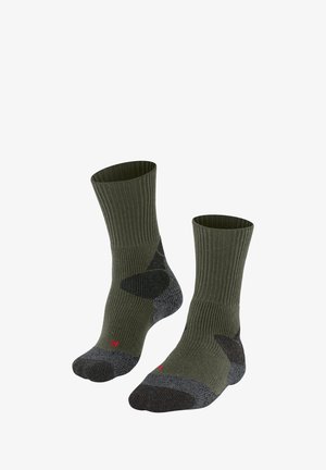 Olijfgroene ribgebreide sokken met grijze accenten op teen en hiel. Voorzien van versterkte zones en een logodetail vlakbij de boord. Ontwerp met een hoogte tot half over de kuit.