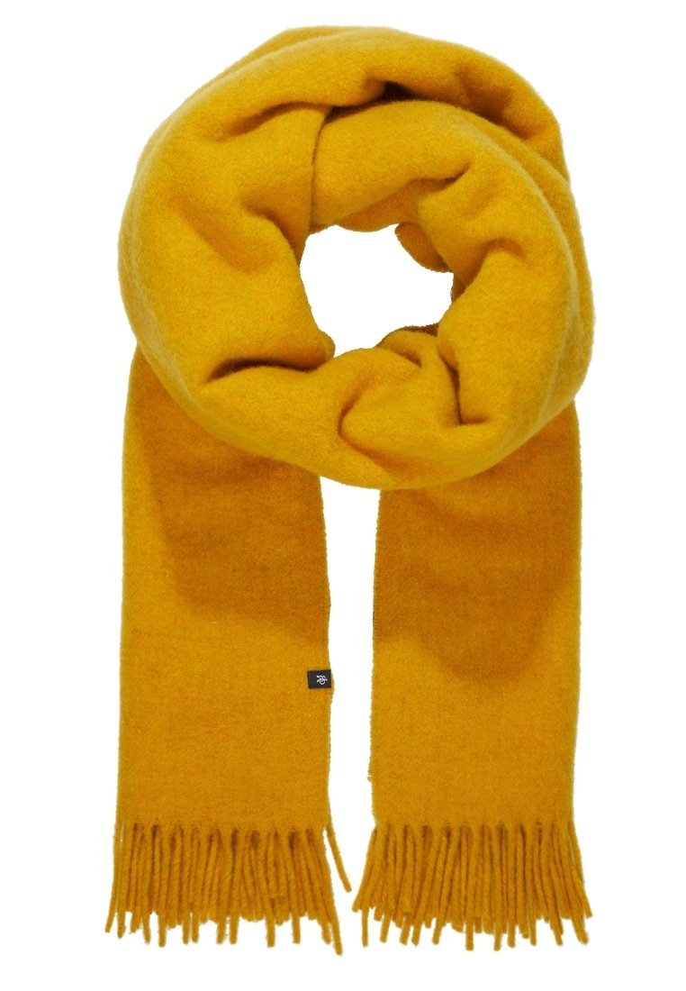 Écharpe en laine jaune, texture douce, finition côtelée et extrémités à franges. Portée en boucle circulaire. Présente une petite étiquette de marque d'un côté.
