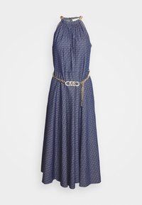 Modré šaty s vzorem, s halter výstřihem, nařasenou látkou a zlatým řetízkem v pase. Mají opakující se design loga a volný A-liniový střih.