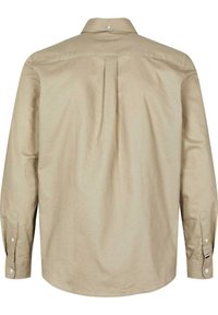 Beige overhemd met lange mouwen, een button-down kraag, een enkele plooi aan de achterkant en manchetten met knopen. Het heeft een gladde stoftextuur en minimale details.