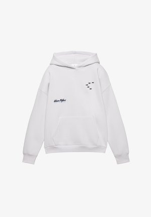 Witte hoodie met een voorzak, capuchon met trekkoord en vijf zwarte steraccenten aan de linkerbovenkant. "Urban Myths" tekst in het zwart. Zachte stof.