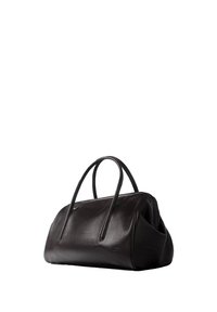 Sac à main en cuir noir avec deux poignées, une forme douce et structurée, et une petite poche sur le côté sur fond blanc.