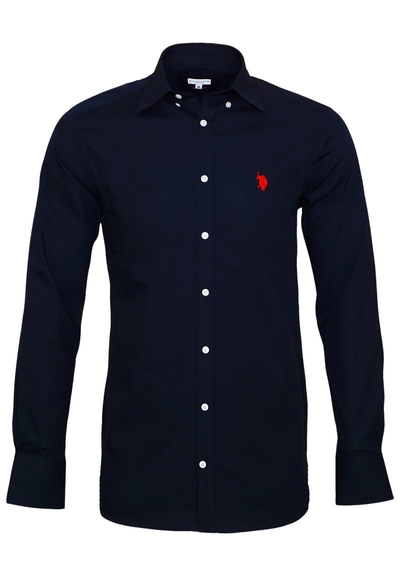 Camicia a maniche lunghe blu navy in cotone, con colletto a punta, chiusura con bottoni e un piccolo logo ricamato rosso sul lato sinistro del petto.