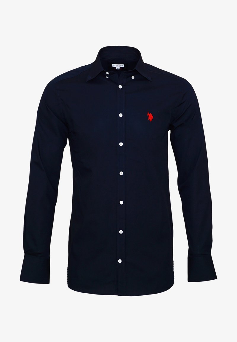 Camicia a maniche lunghe blu navy in cotone, con colletto a punta, chiusura con bottoni e un piccolo logo ricamato rosso sul lato sinistro del petto.