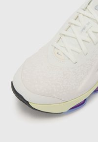 Thumbnail Image 6