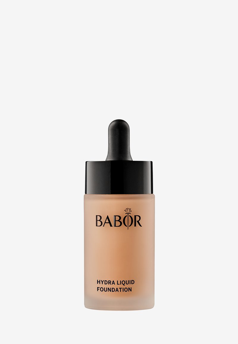Fond de teint liquide Hydra de Babor dans une bouteille en verre givré avec un bouchon compte-gouttes noir ; le label présente du texte noir. Texture lisse, couleur beige clair.