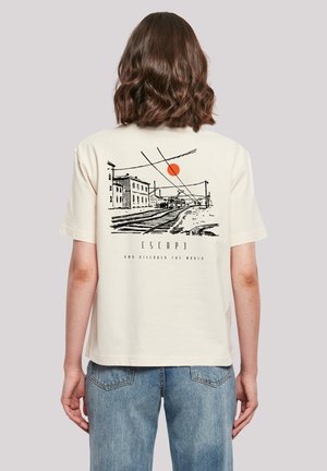 ESCAPE DISCOVER THE WORLD TOWN TRAIN STATION - Print T-shirt - whitesand