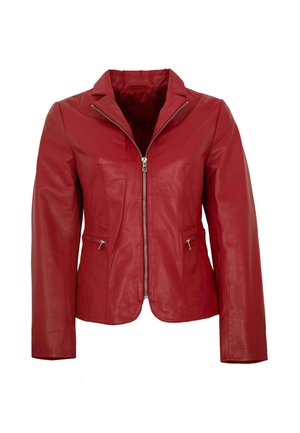 Rote Lederjacke mit Frontreißverschluss, Reverskragen und seitlichen Reißverschlusstaschen, präsentiert vor weißem Hintergrund.