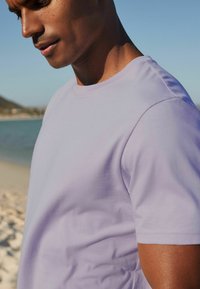 Next REGULAR - T-shirt basic - purple lilac
