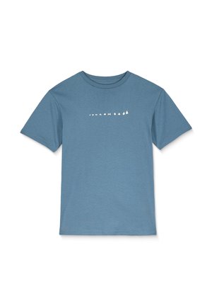 T-shirt teal à manches courtes en coton doux, arborant un logo blanc sur le devant, avec un col rond classique et un ourlet droit.