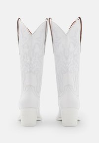 Jeffrey Campbell DAGGET - Kovbojské/motorkárske čižmy - white