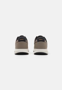 BOSS TITANIUM - Tossud - dark beige