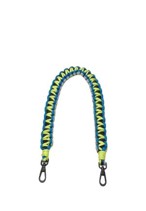 Sangle en paracorde tressée bleu, noir et jaune avec attaches pivotantes en métal aux deux extrémités pour accrocher aux sacs ou aux clés.