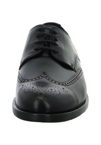 Schwarze Leder-Halbschuhe mit abgerundeter Zehenpartie, Wingtips-Design, dekorativen Perforationen und glatter Oberfläche. Die Schnürsenkel sind auffällig.