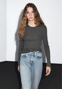 Massimo Dutti RIBBED CREW NECK - Strickpullover - dark grey
