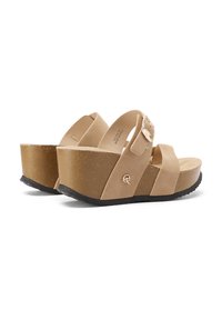 Sandali platform beige con tacco in sughero, cinturino regolabile con fibbia e finitura in morbido suede. Suola in gomma nera per una buona aderenza.