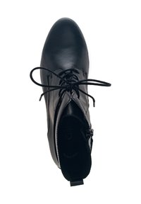 Bottine en cuir noir avec un bout rond, à lacets sur le devant et un petit talon. Dotée d'une fermeture éclair sur le côté pour un enfilage facile. Texture lisse.
