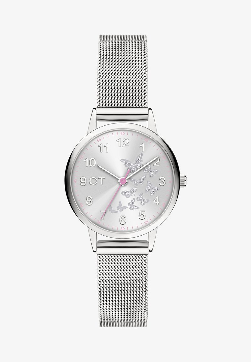 Zilveren gaasband horloge met een ronde wijzerplaat, roze accenten en vlinders versierd met kristallen op een lichtreflecterende wijzerplaat.