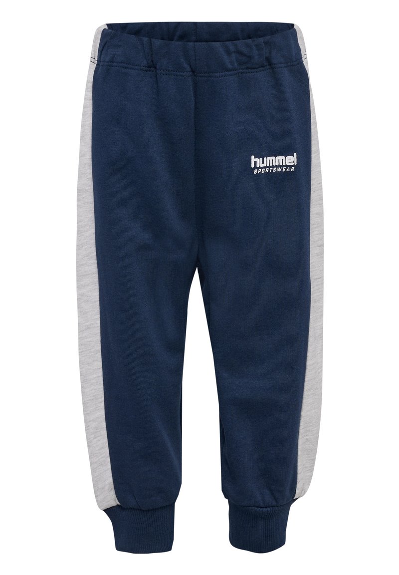 Marinblå sweatpants med grå sidopaneler, elastisk midja, muddade avslut och vitt "Hummel Sportswear"-logotyp på framsidan. Mjuk tyg.