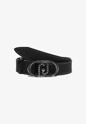 Ceinture en cuir noir avec des bords cloutés argentés et une boucle ovale ornée d'un monogramme serti de pierres précieuses au centre.