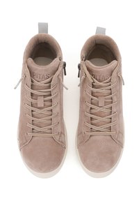 Brune suede høj-top sneakers med grå detaljer, der har snørebåndslukning, lynlåsdetaljer og en tekstureret finish. Logo prægede på tungen.