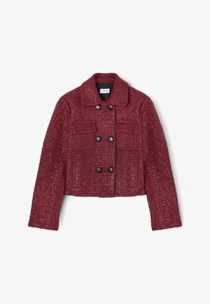 Bordeaux gekort jas van een gestructureerde stof, met een kraag, dubbele knopenluiting en twee zwarte knopen aan de voorkant.