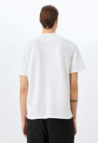 Koton - T-shirt basic