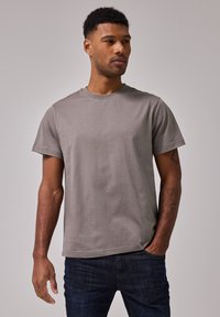 Street One MEN IN UNI - Jednoduché tričko - braun