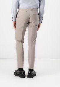 Isaac Dewhirst THE FASHION NOTCH SLIM SUIT - Κοστούμι - taupe