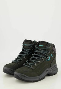 Dunkelgrüne Wanderstiefel mit blauen Akzenten, robustes Material, knöchelhohes Design und strukturierte Gummisohle für guten Halt. Mit Metallösen und Schnürsenkeln ausgestattet.