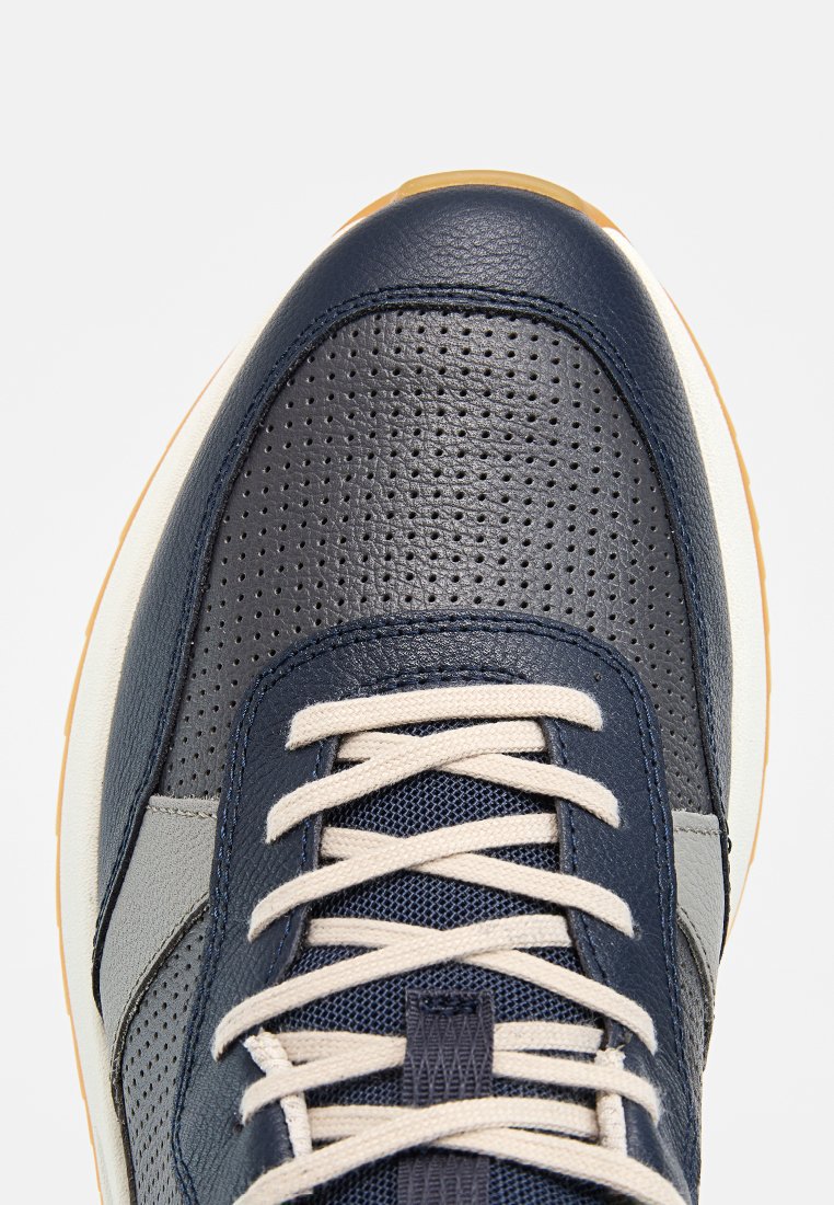 Sneaker low