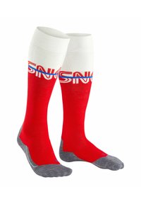 Rot-weiße knielange Socken mit einem Logo-Band in der Mitte, grauen Akzenten an Zehen und Ferse sowie einer glatten Textur.