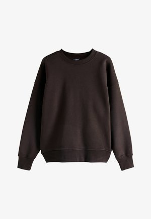 Brązowy sweter z okrągłym dekoltem i długimi rękawami, z ribbowymi mankietami i teksturowaną powierzchnią. Prosty, minimalistyczny design w luźnym kroju.