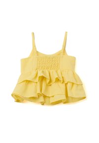 Haut sans manches jaune avec corsage smocké et trois volants en bas ; fabriqué en tissu léger. Évoque un look décontracté et estival.