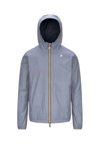 Veste de pluie à capuche gris clair avec fermeture éclair frontale et petit logo sur la poitrine gauche, poignets élastiques et tissu imperméable lisse.