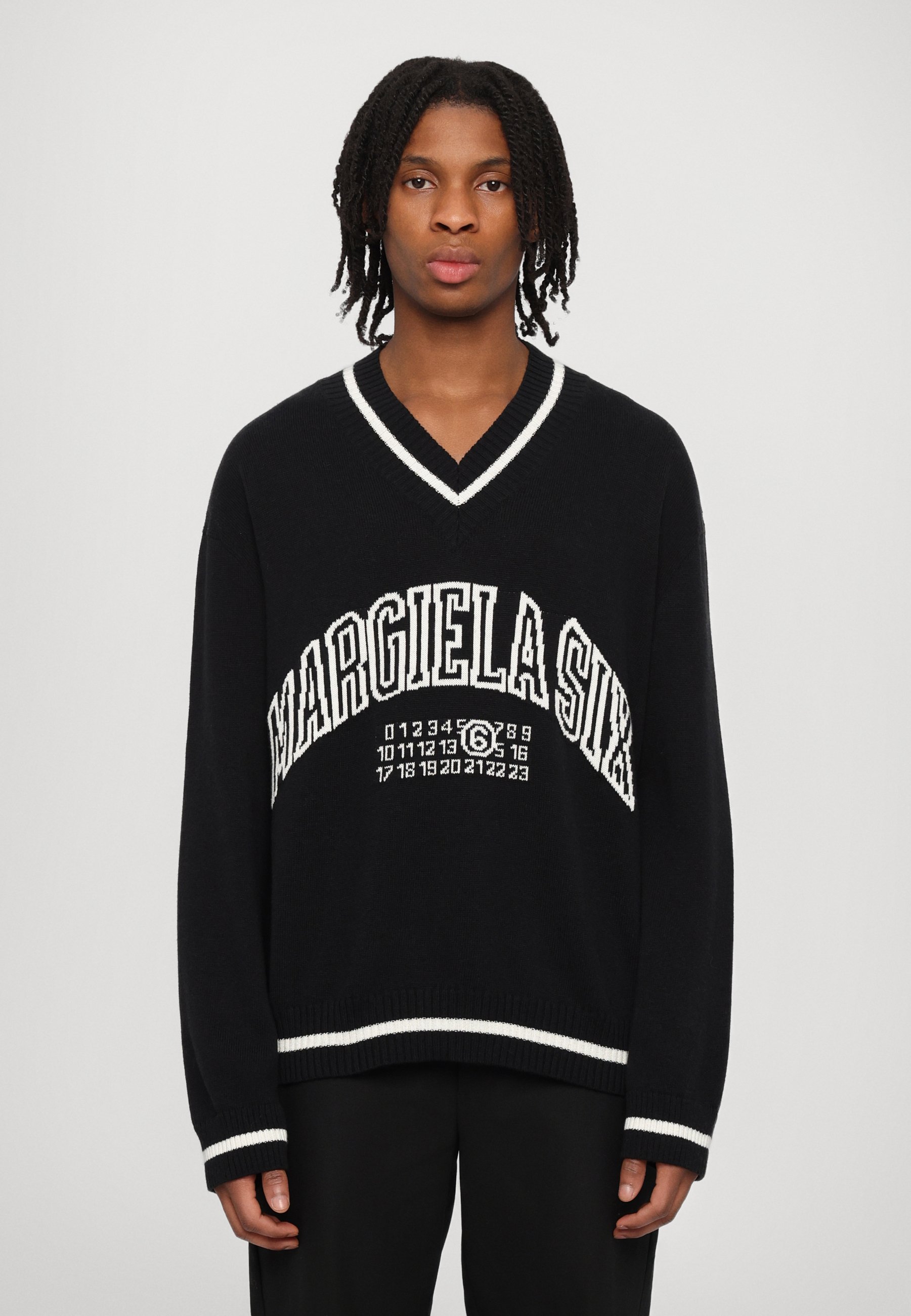 maison margiela 黒 Vネック トレーナー MM6 Maison Margiela V NECK UNISEX - Jumper - black - Zalando.co.uk