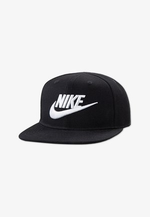 Schwarze Baseballkappe mit flachem Schirm, vorne mit einem gestickten weißen Nike-Logo. Hergestellt aus strapazierfähigem Stoff, mit strukturierter Form.