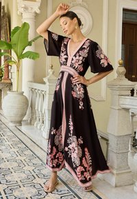 Love & Roses PRINTED V NECK HANKY - REGULAR FIT - Denné šaty - pink and black