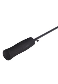 Zwarte visstokhandvat gemaakt van getextureerd rubber, met een gevormd handvat en een slanke metalen schacht die naar buiten steekt.