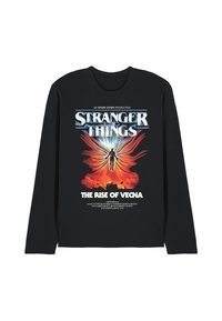 Schwarzes langärmliges T-Shirt mit einem grafischen Design, das den Text "Stranger Things" und "The Rise of Vecna" vor einem bunten Hintergrund zeigt.