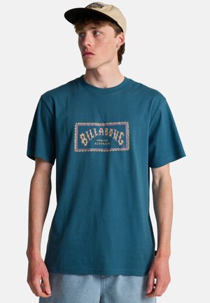 - T-shirt z nadrukiem